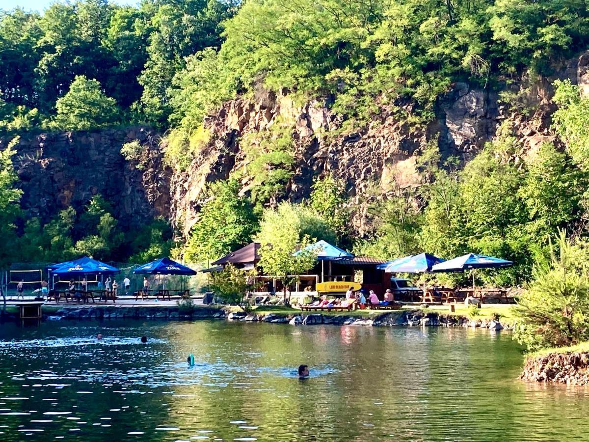 Hotel Ezathouse Devicie Krupina Esterno foto